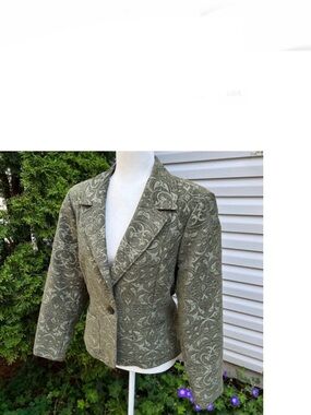 Short Tailored Brocade Jacket with arabesques in olive - casual chic